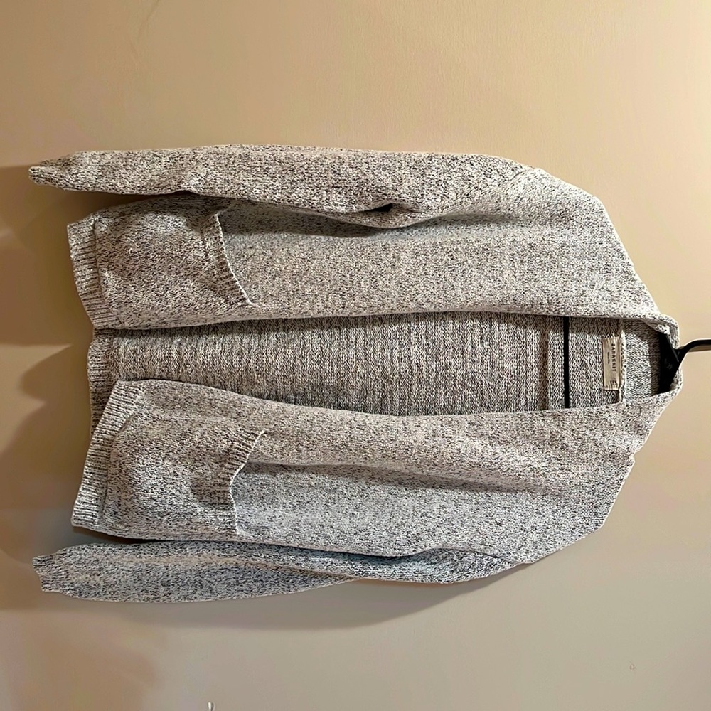 Womens sweater! Size medium! Color gray